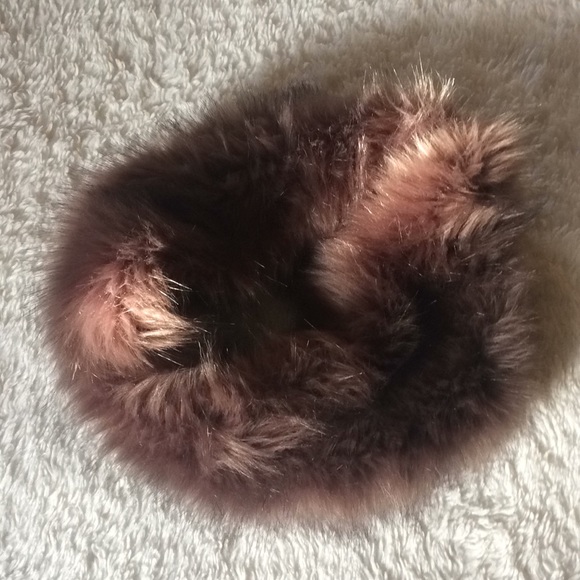 Forever 21 faux fur - Picture 3 of 6